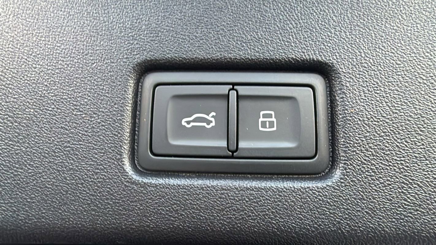 Used 2024 Audi Q4 e-tron Premium Plus w/ Premium Plus image 8