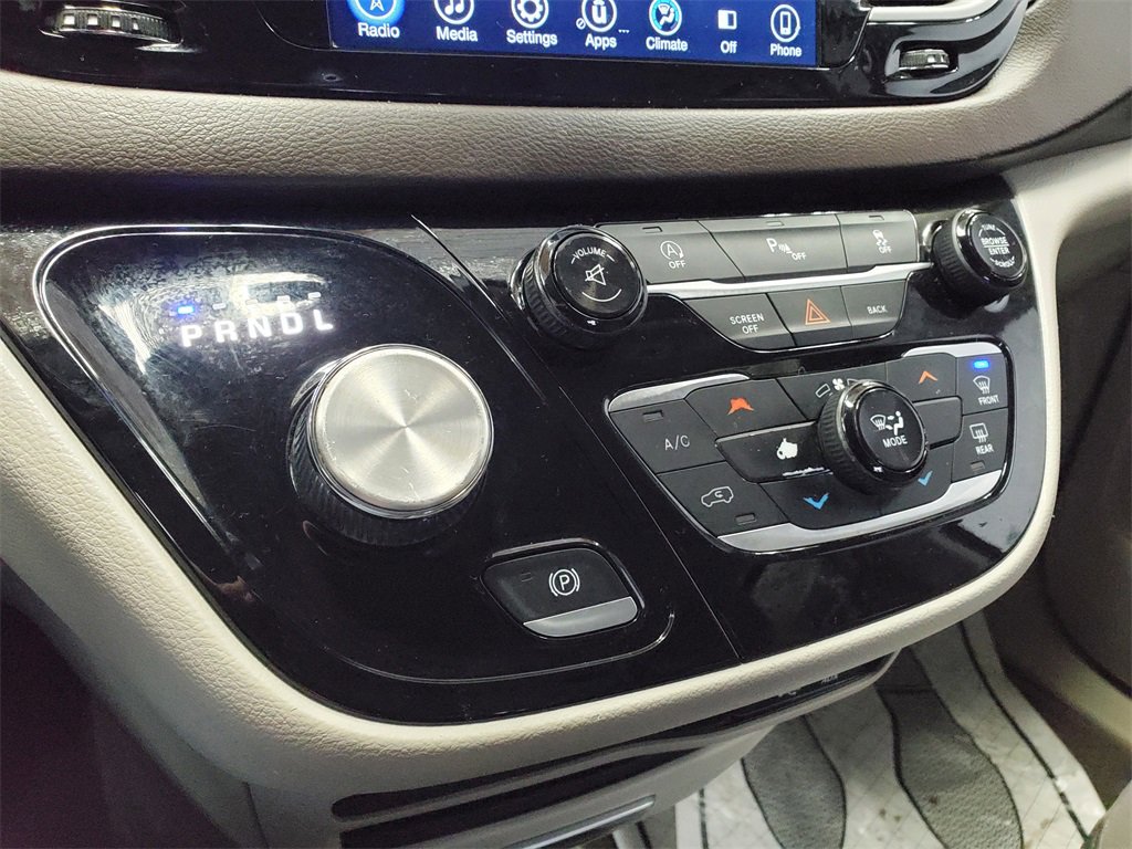 Used 2017 Chrysler Pacifica Touring image 21