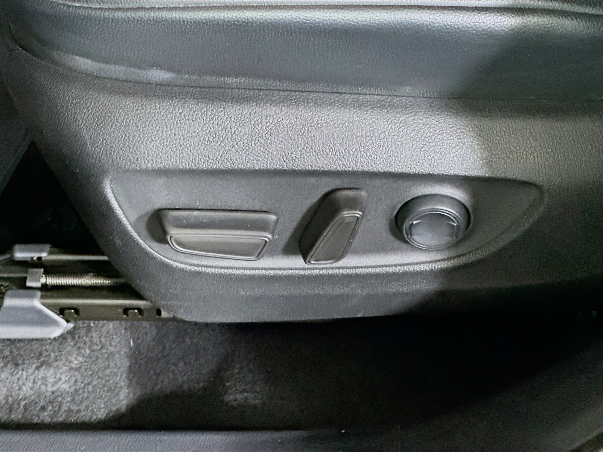 Used 2021 Toyota Highlander XLE FWD image 13