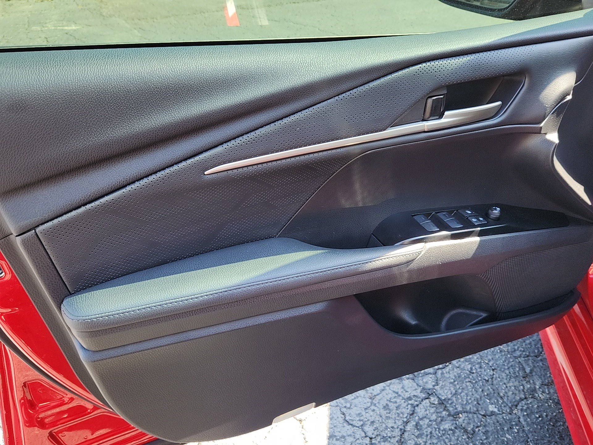 Used 2025 Toyota Camry XSE image 10