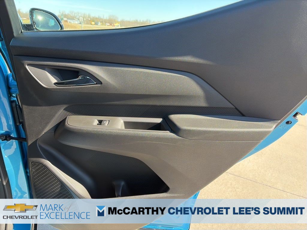 New 2027 Chevrolet Bolt LT w/ Comfort Package FWD image 28