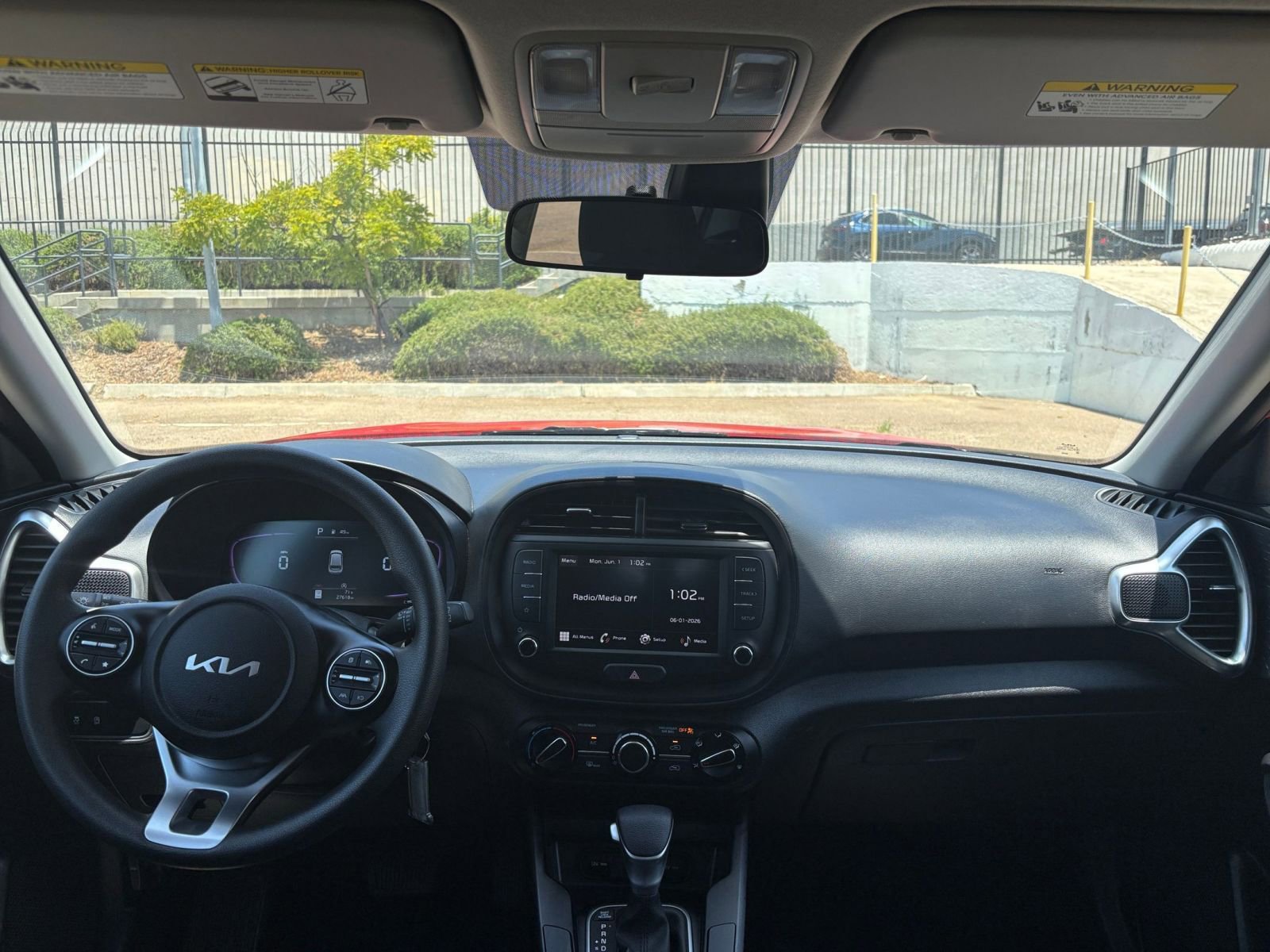 Used 2025 Kia Soul LX w/ LX Technology Package FWD image 31