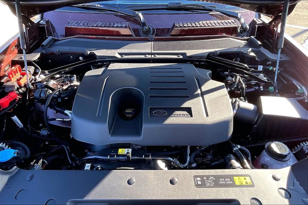 New 2026 Land Rover Defender 130 X-Dynamic SE image 12