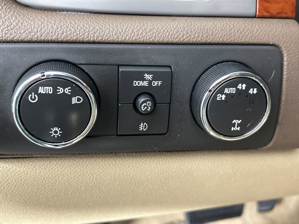 Used 2012 Chevrolet Avalanche LTZ image 14