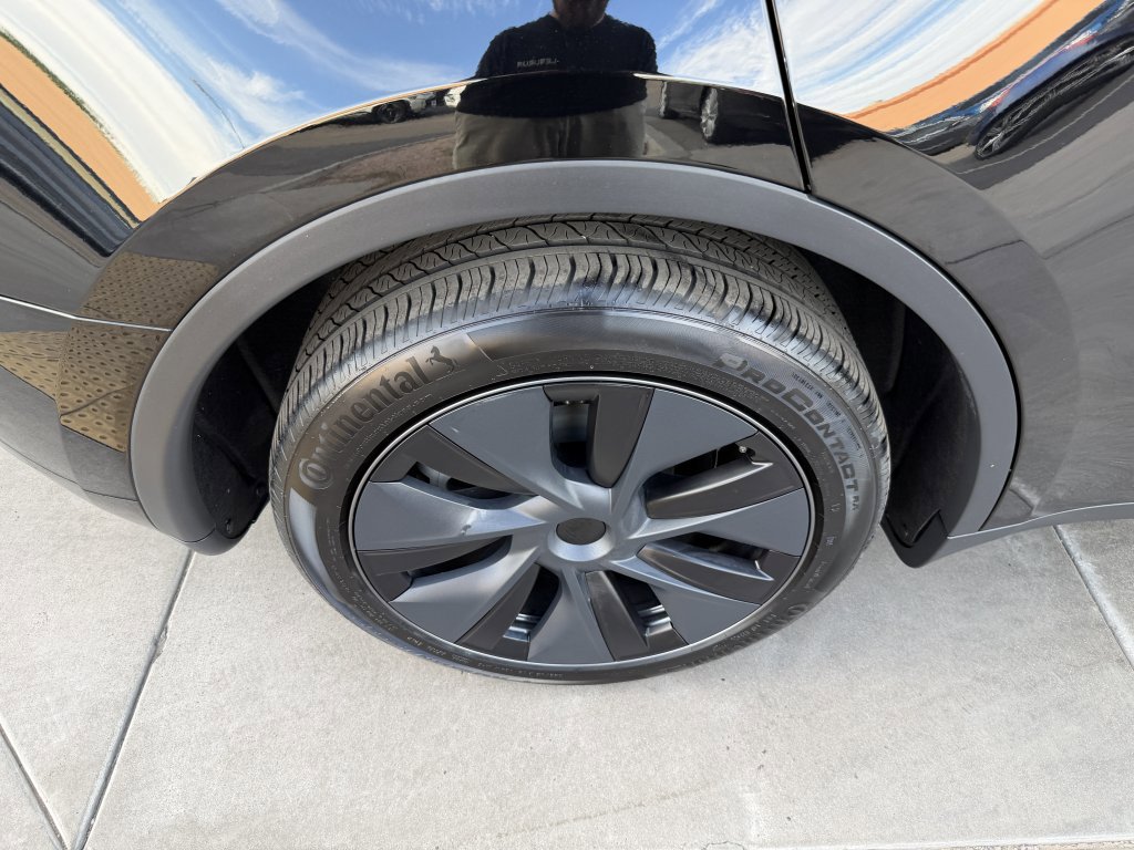 Used 2024 Tesla Model Y 2WD image 15