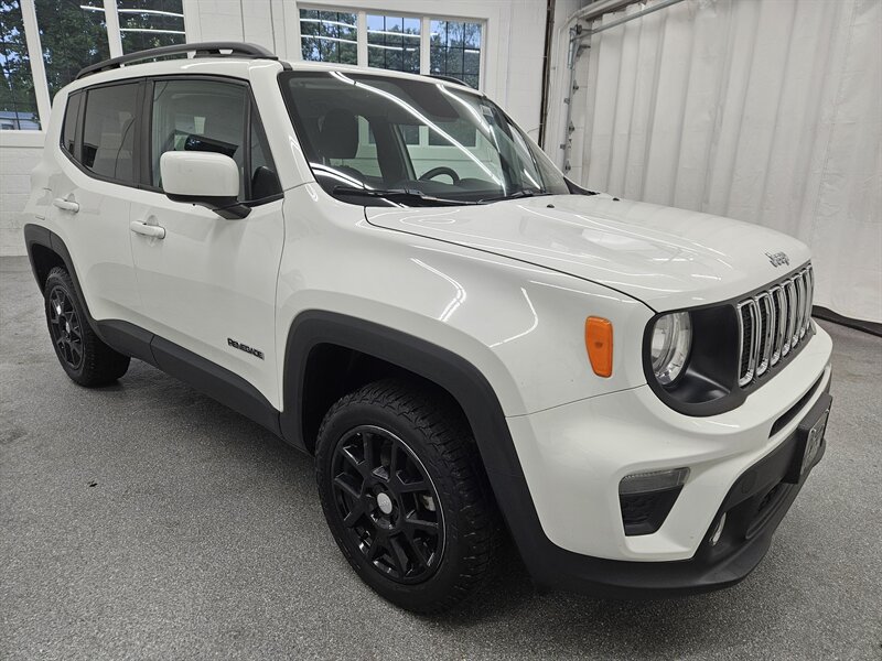 Used 2020 Jeep Renegade Latitude AWD/4WD image 3