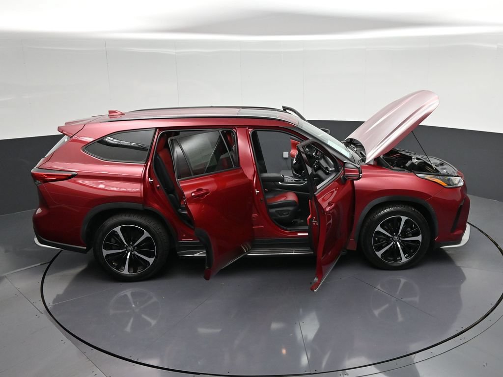 Used 2021 Toyota Highlander XSE FWD image 39