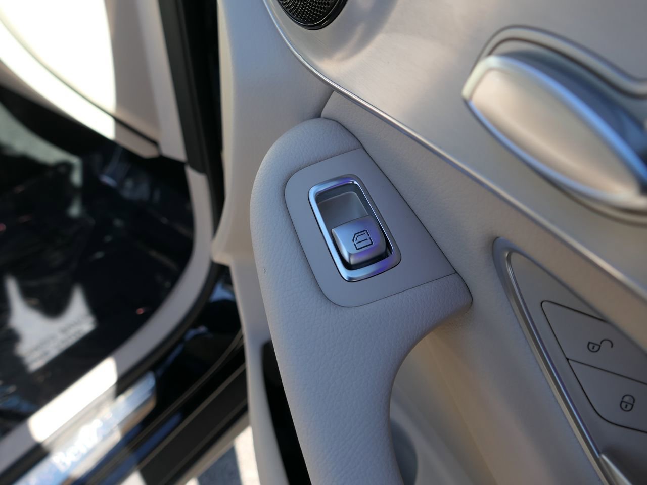 Used 2022 Mercedes-Benz GLC 300 4MATIC Coupe image 31