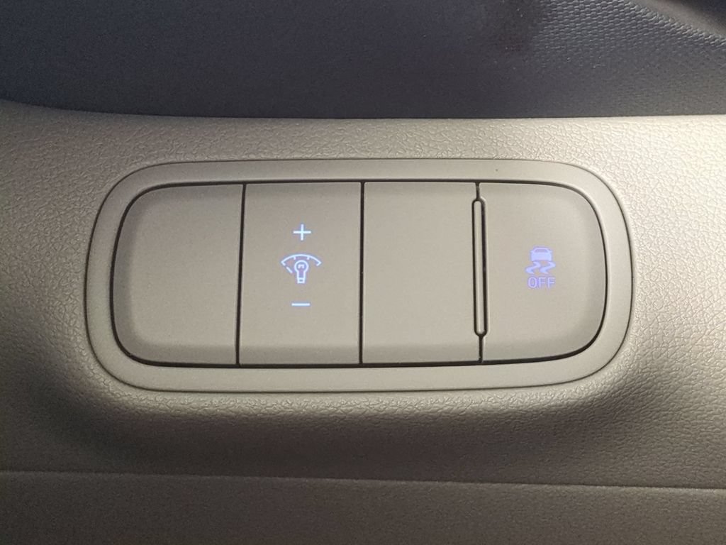 Used 2025 Hyundai Venue SEL FWD image 36