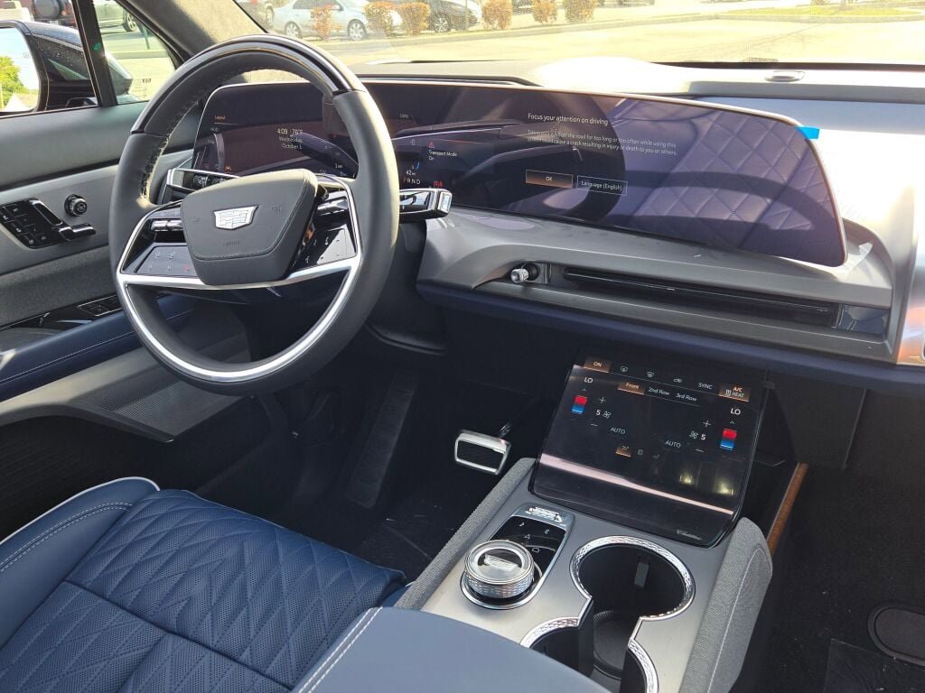 New 2026 Cadillac Vistiq Premium Luxury w/ LPO, Floor Liner Package image 9