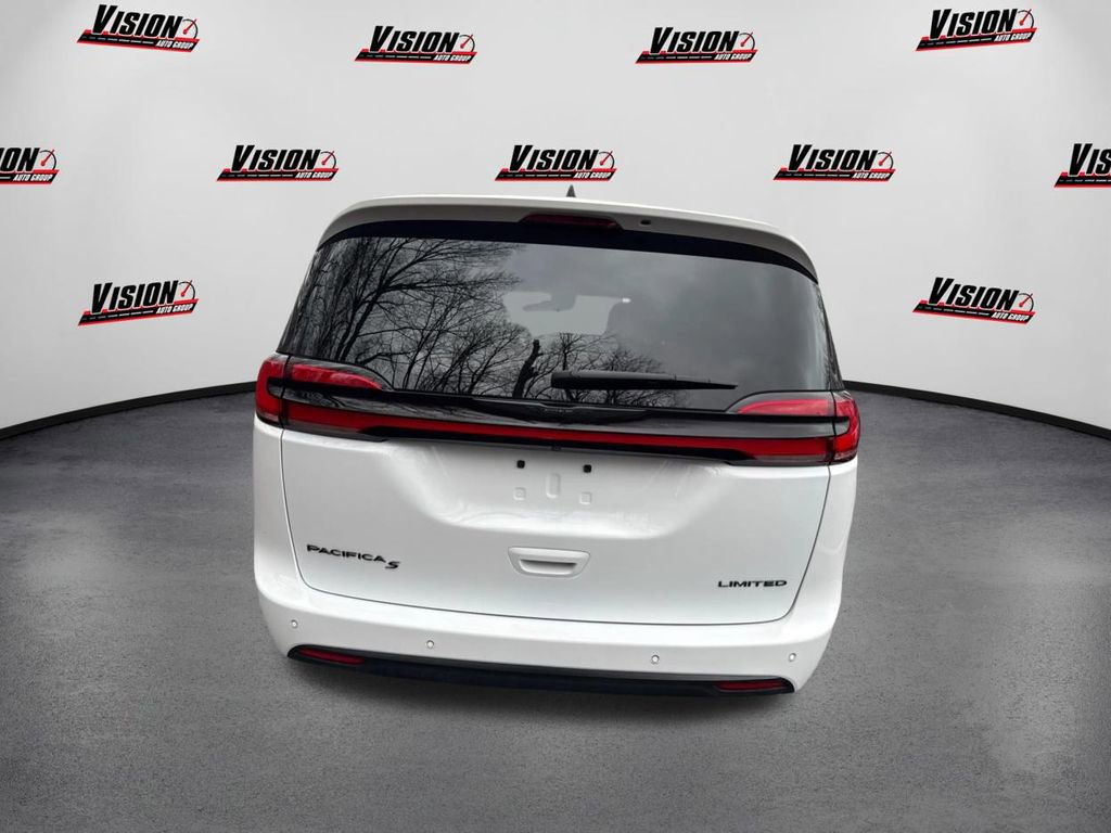 Used 2024 Chrysler Pacifica Limited w/ S Appearance Package image 6