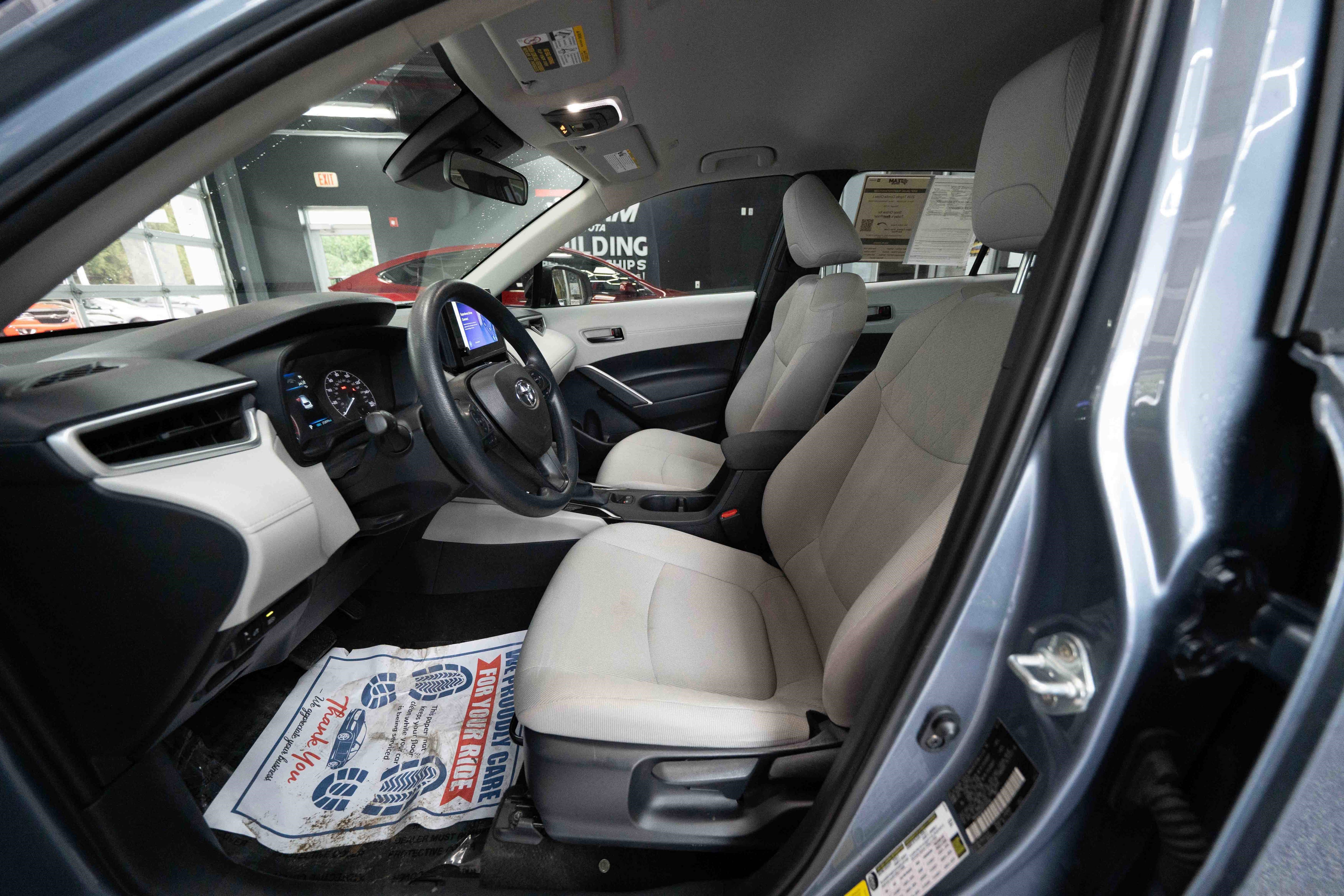 Used 2024 Toyota Corolla Cross L image 9