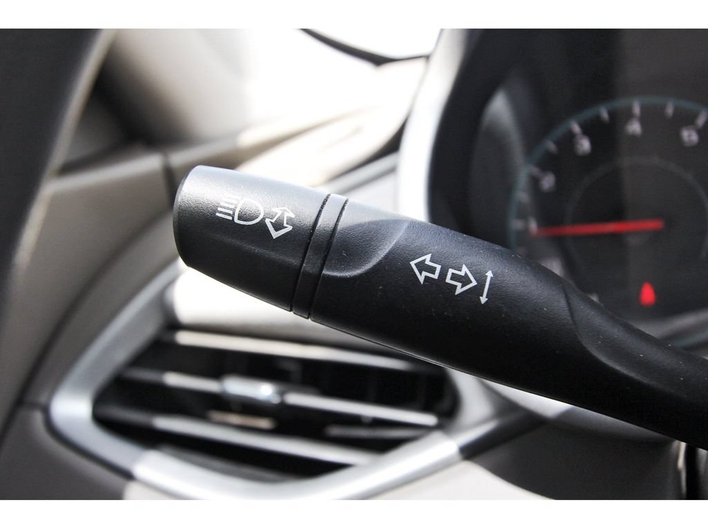 Used 2022 Chevrolet Malibu LS FWD image 17