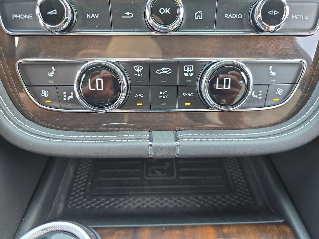 Used 2021 Bentley Bentayga AWD/4WD image 27