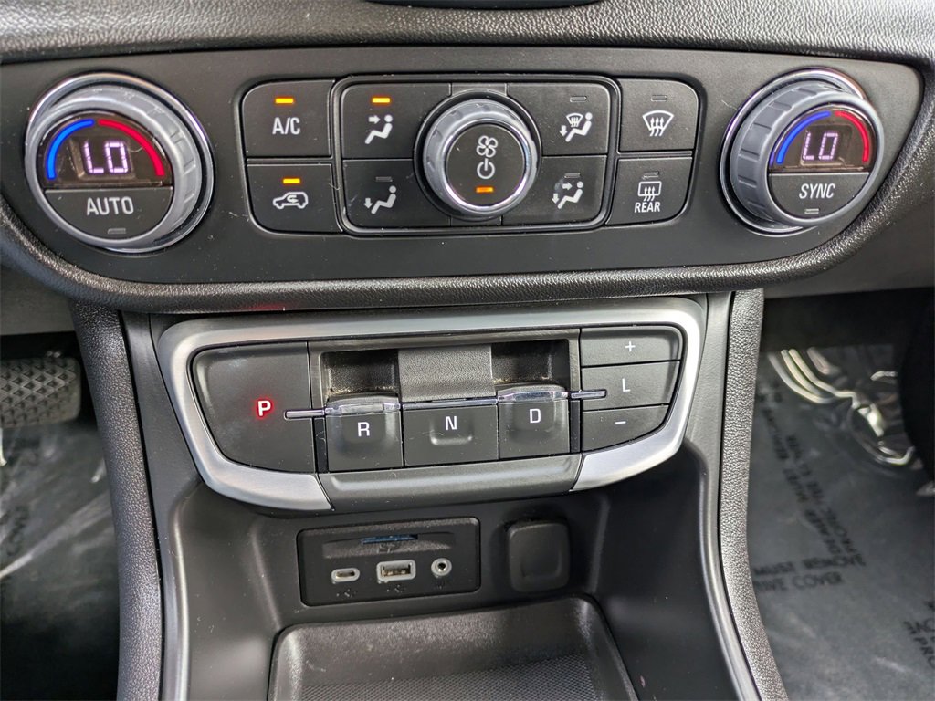 Used 2024 GMC Terrain SLT image 24