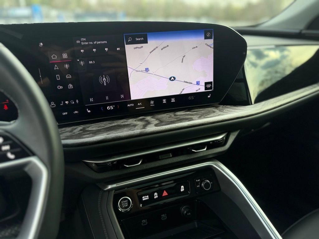 Used 2025 Audi Q5 Premium w/ Convenience Package image 18