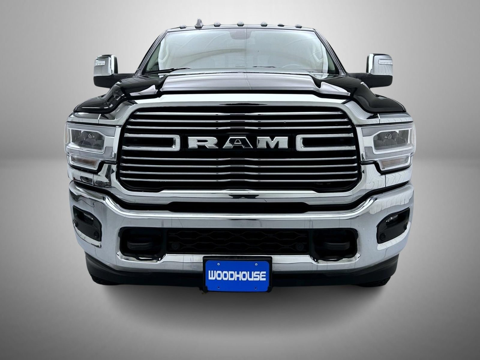 Used 2024 RAM 3500 Laramie AWD/4WD image 2