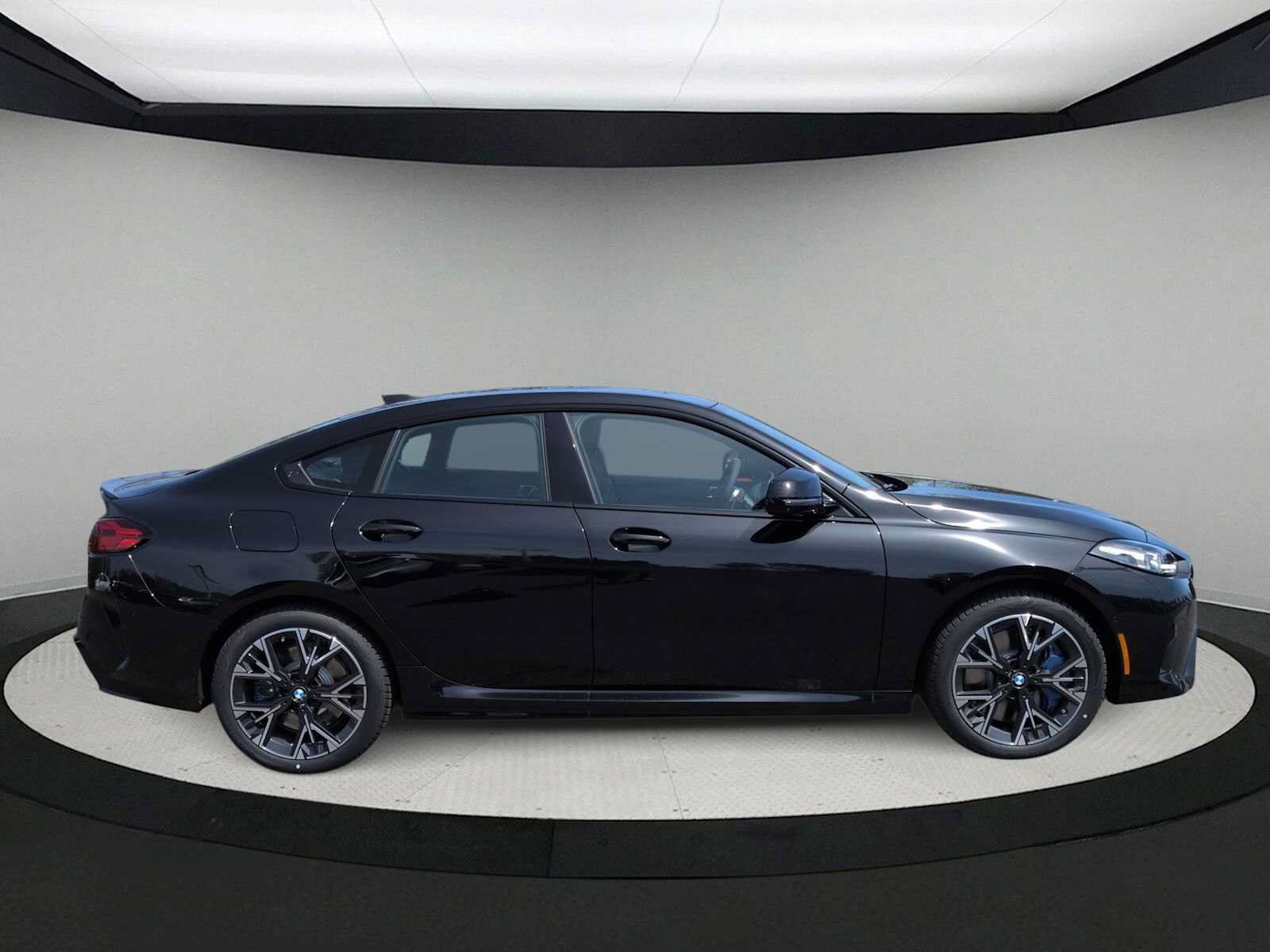 Used 2026 BMW M235i xDrive w/ Technology Package AWD/4WD image 9