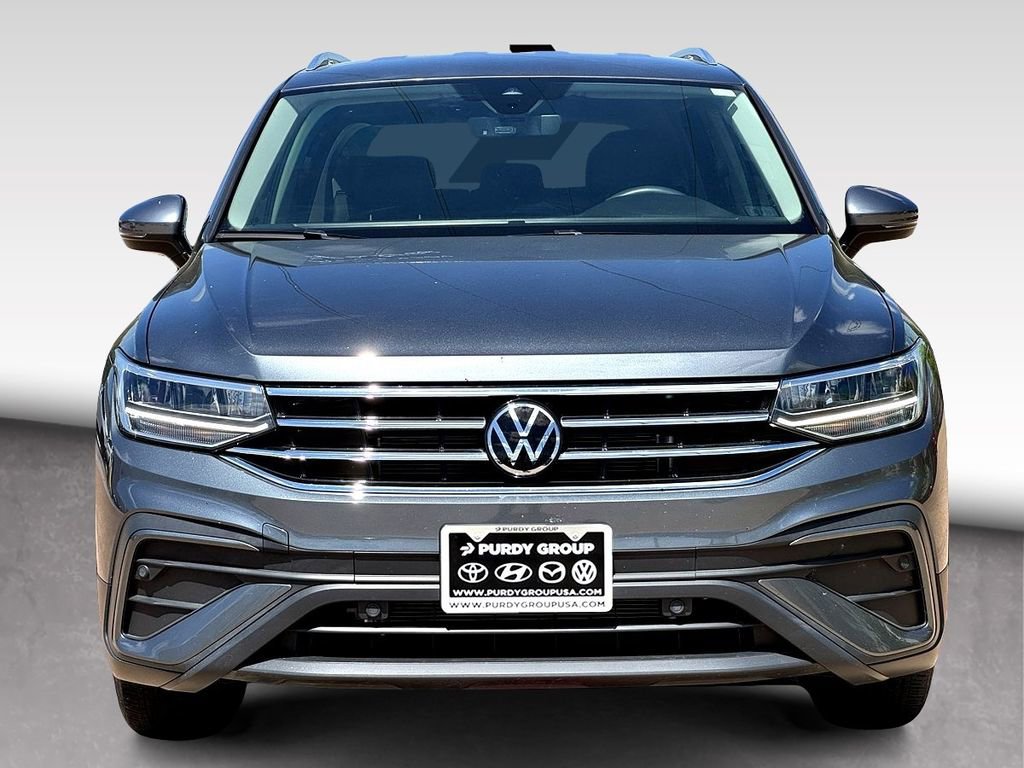 Certified 2024 Volkswagen Tiguan SE FWD image 3