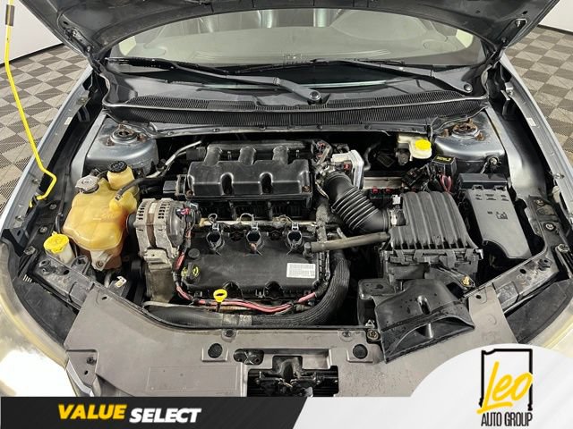 Used 2010 Chrysler Sebring Touring w/ Hands-Free Convenience Group FWD image 25