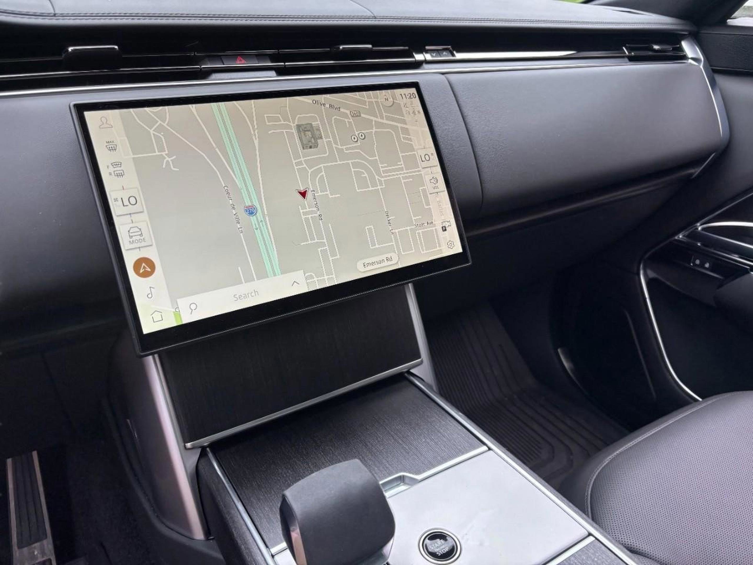 New 2025 Land Rover Range Rover SE image 30