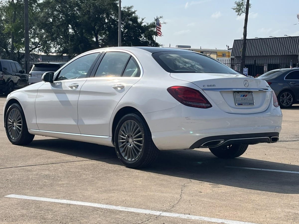 Used 2015 Mercedes-Benz C 300 4MATIC Sedan image 3