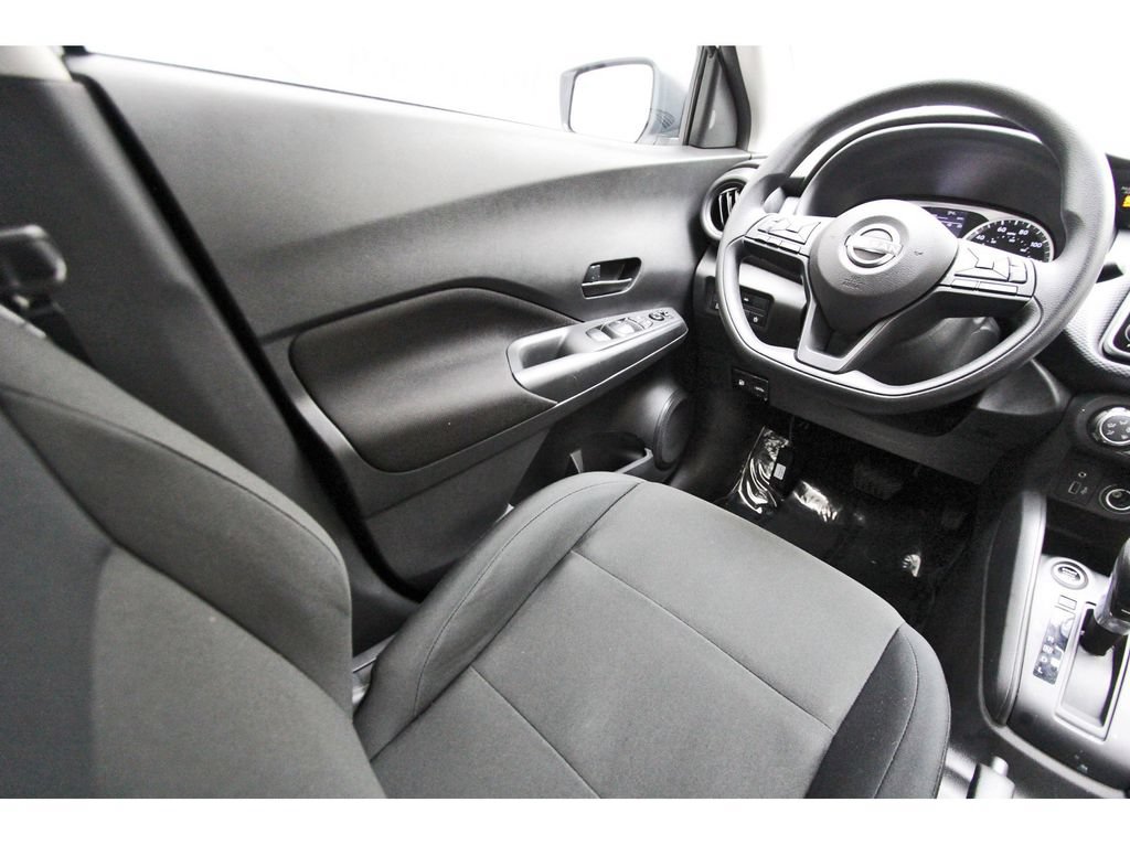 Used 2025 Nissan Kicks Play S FWD image 6