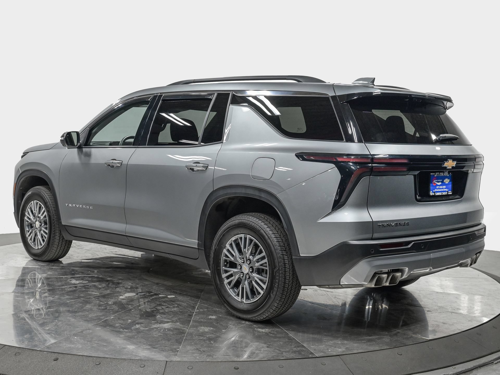 Used 2026 Chevrolet Traverse LT w/ Driver Confidence Package FWD image 4