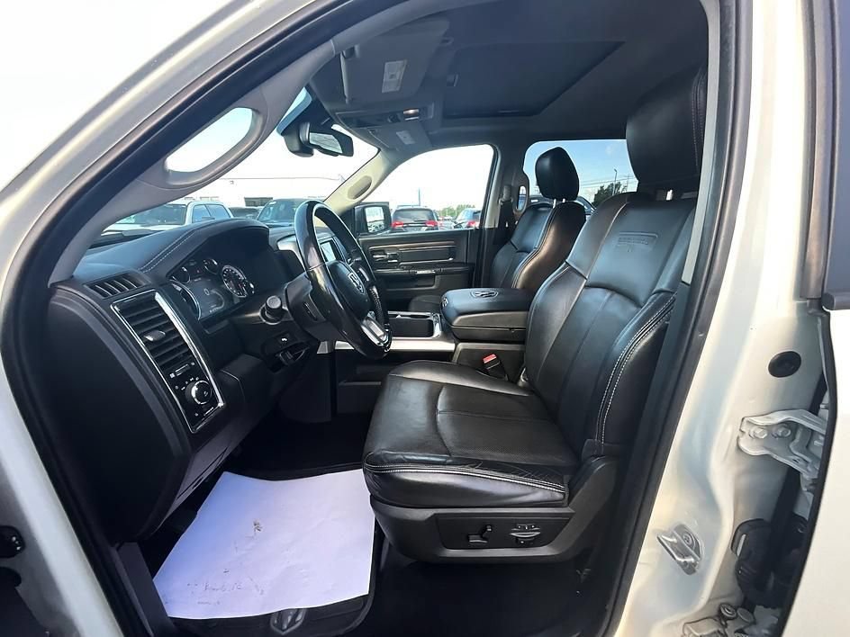 Used 2018 RAM 1500 Laramie w/ Convenience Group AWD/4WD image 16