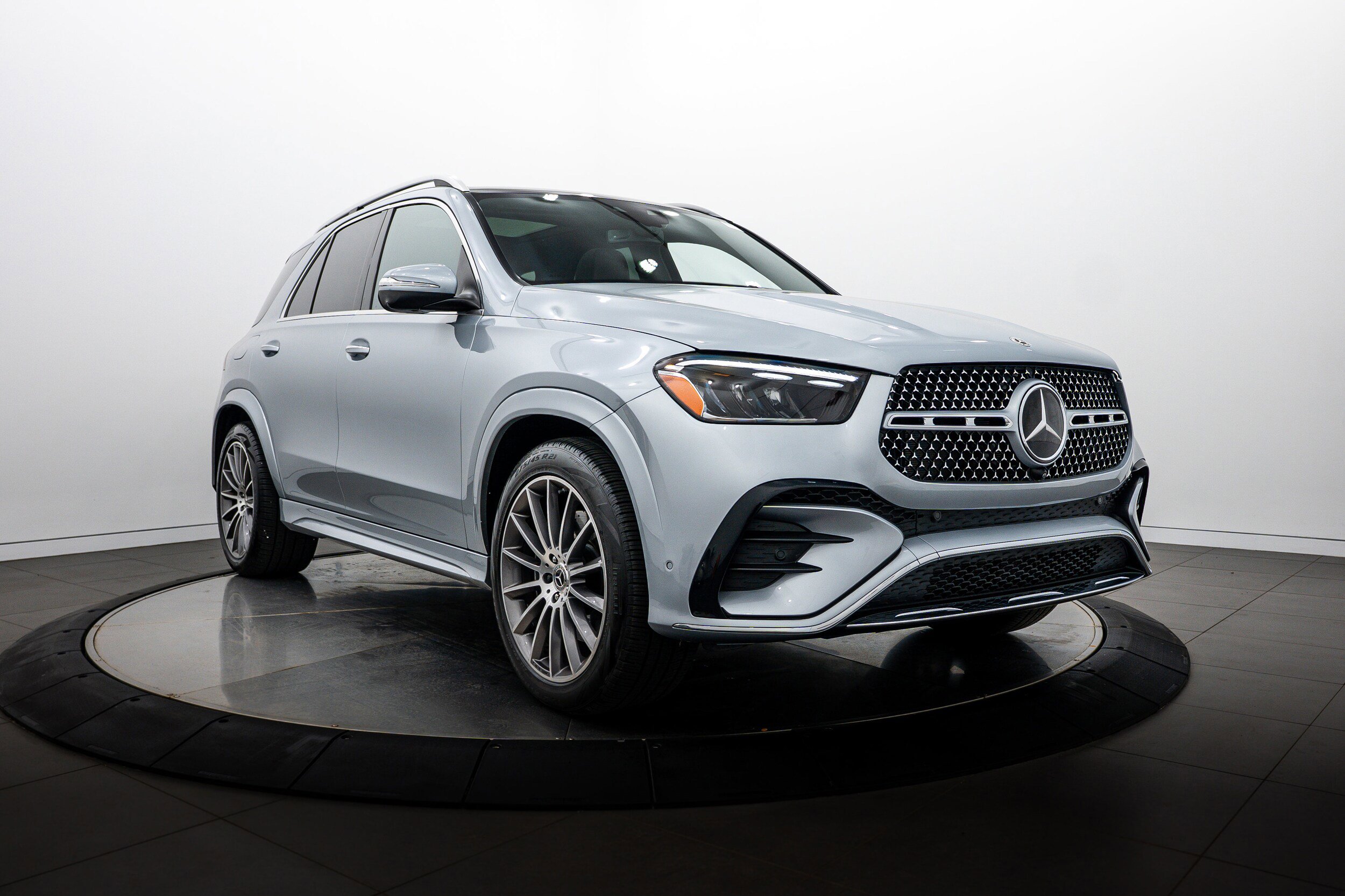 Used 2024 Mercedes-Benz GLE 450 4MATIC image 2