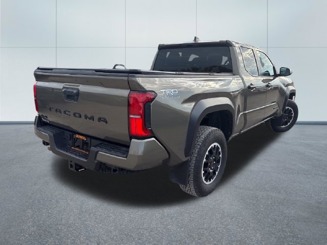 Used 2025 Toyota Tacoma TRD Off-Road AWD/4WD image 4