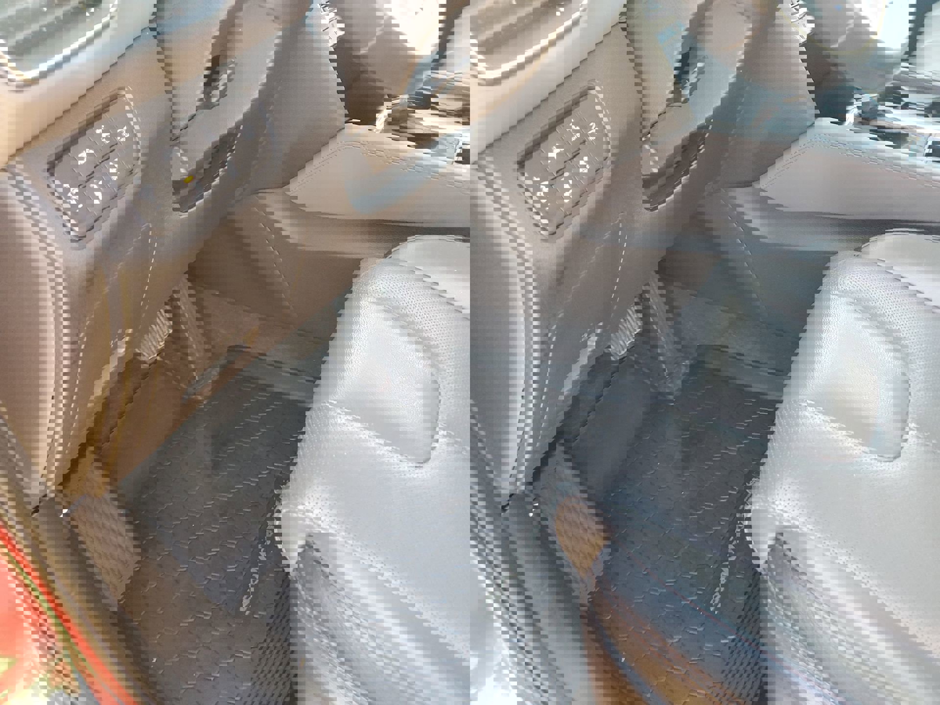 Used 2020 Hyundai Santa Fe Limited image 26