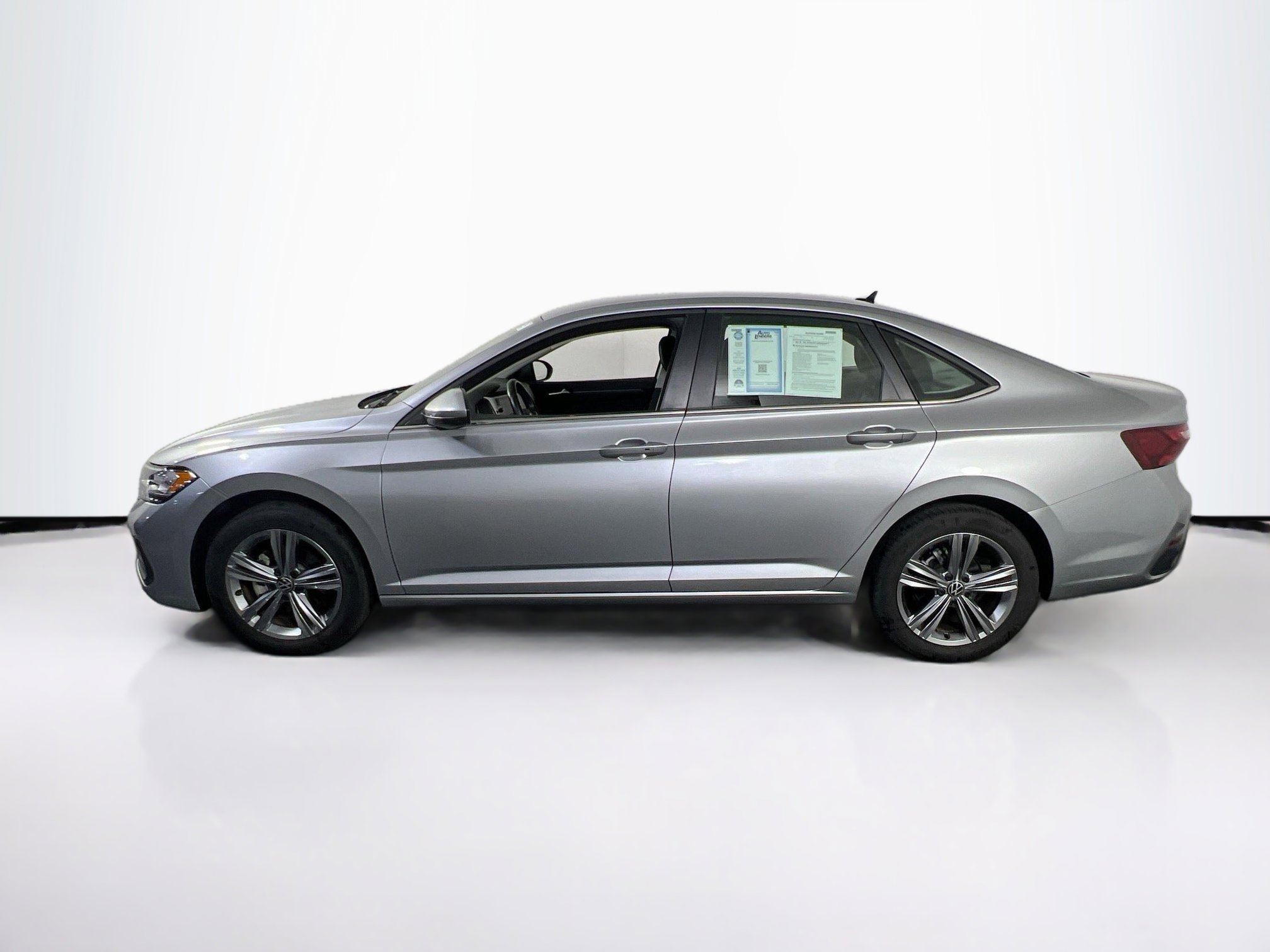 Used 2023 Volkswagen Jetta SE FWD image 8