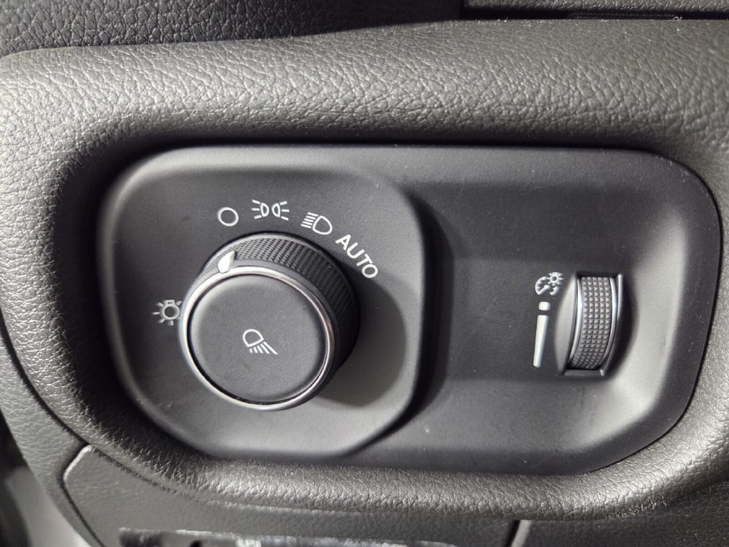 Used 2023 RAM 1500 Big Horn AWD/4WD image 18