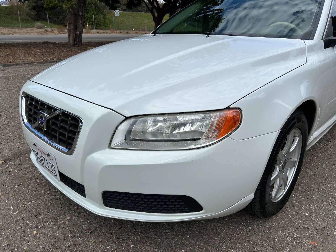Used 2008 Volvo V70 FWD image 5
