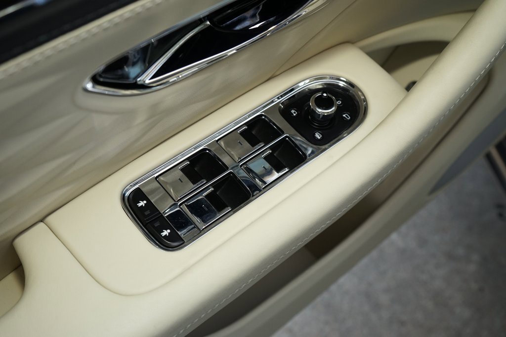 Used 2021 Bentley Flying Spur V8 image 28