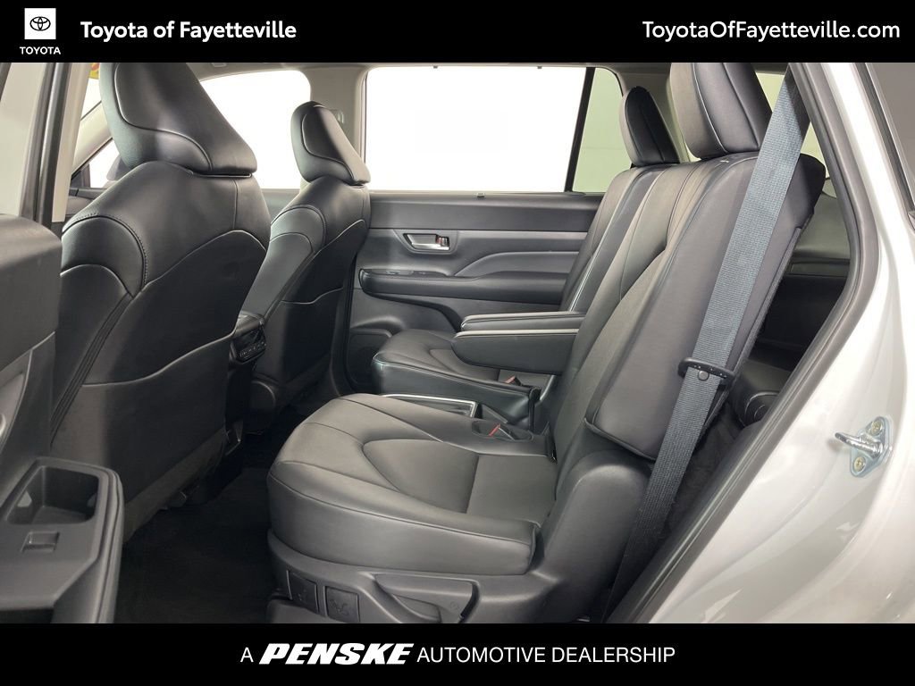 Used 2025 Toyota Grand Highlander AWD image 26