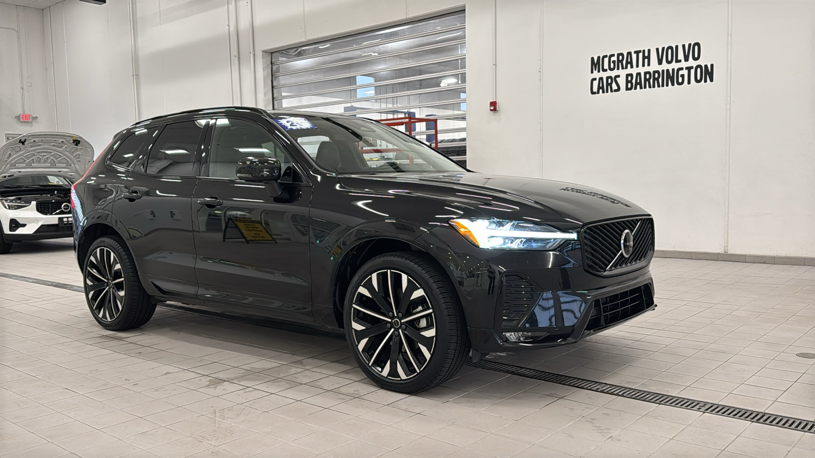 Used 2026 Volvo XC60 B5 Ultra AWD/4WD image 3