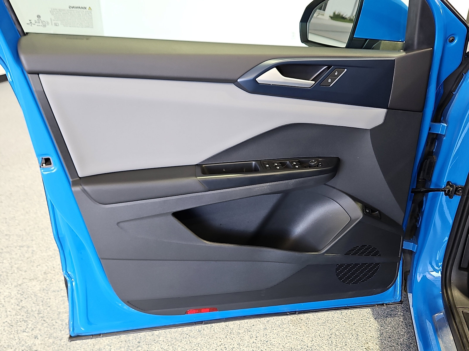 Certified 2023 Volkswagen Taos SE w/ Black Wheel Package FWD image 14