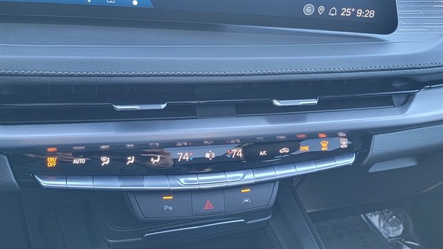 Used 2024 Cadillac XT4 Premium Luxury AWD/4WD image 30