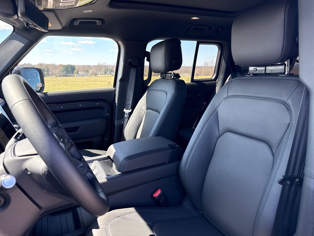 New 2026 Land Rover Defender 130 X-Dynamic SE AWD/4WD image 10