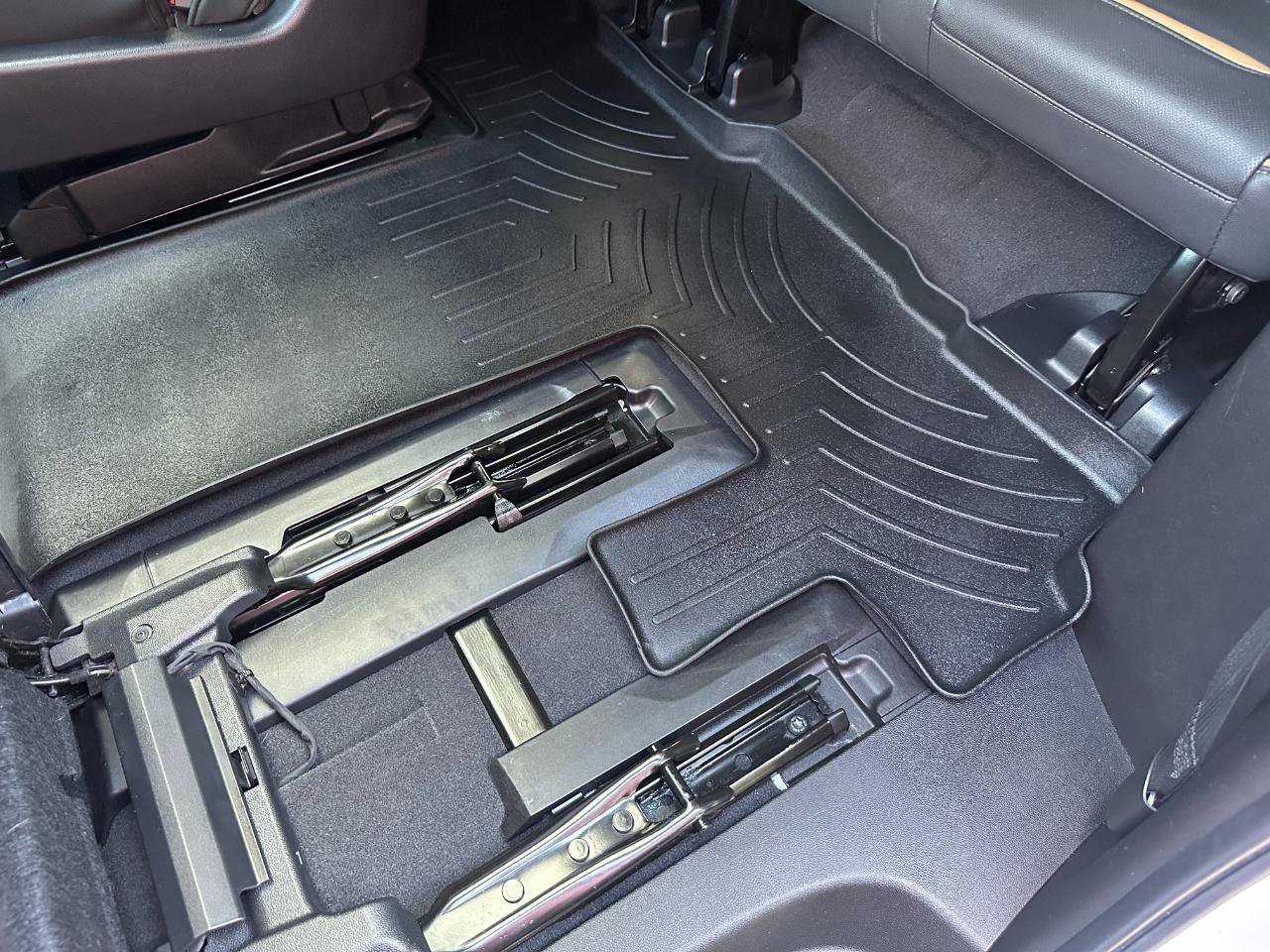 Used 2023 GMC Yukon XL AT4 image 24