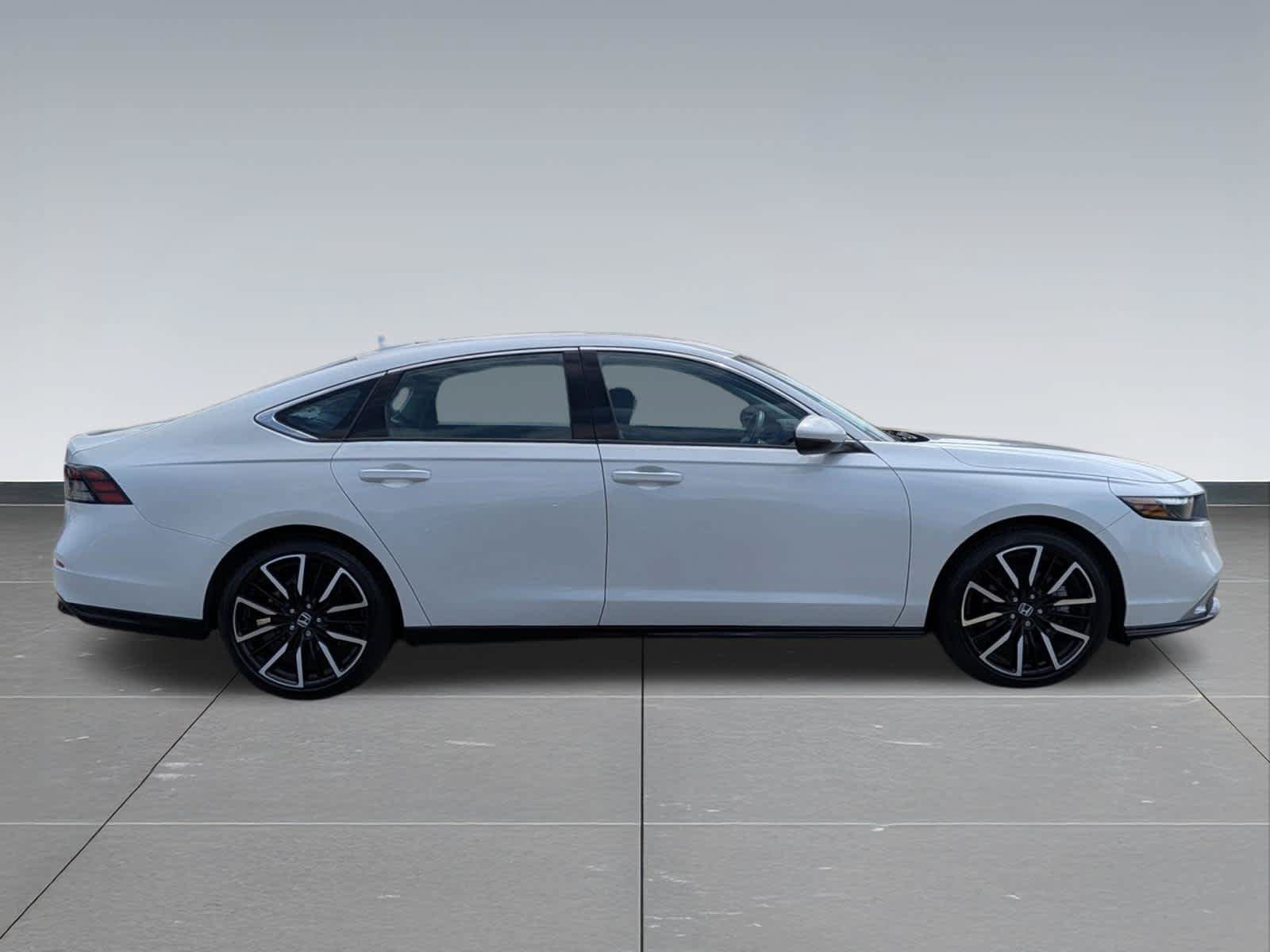 Used 2024 Honda Accord Touring image 6