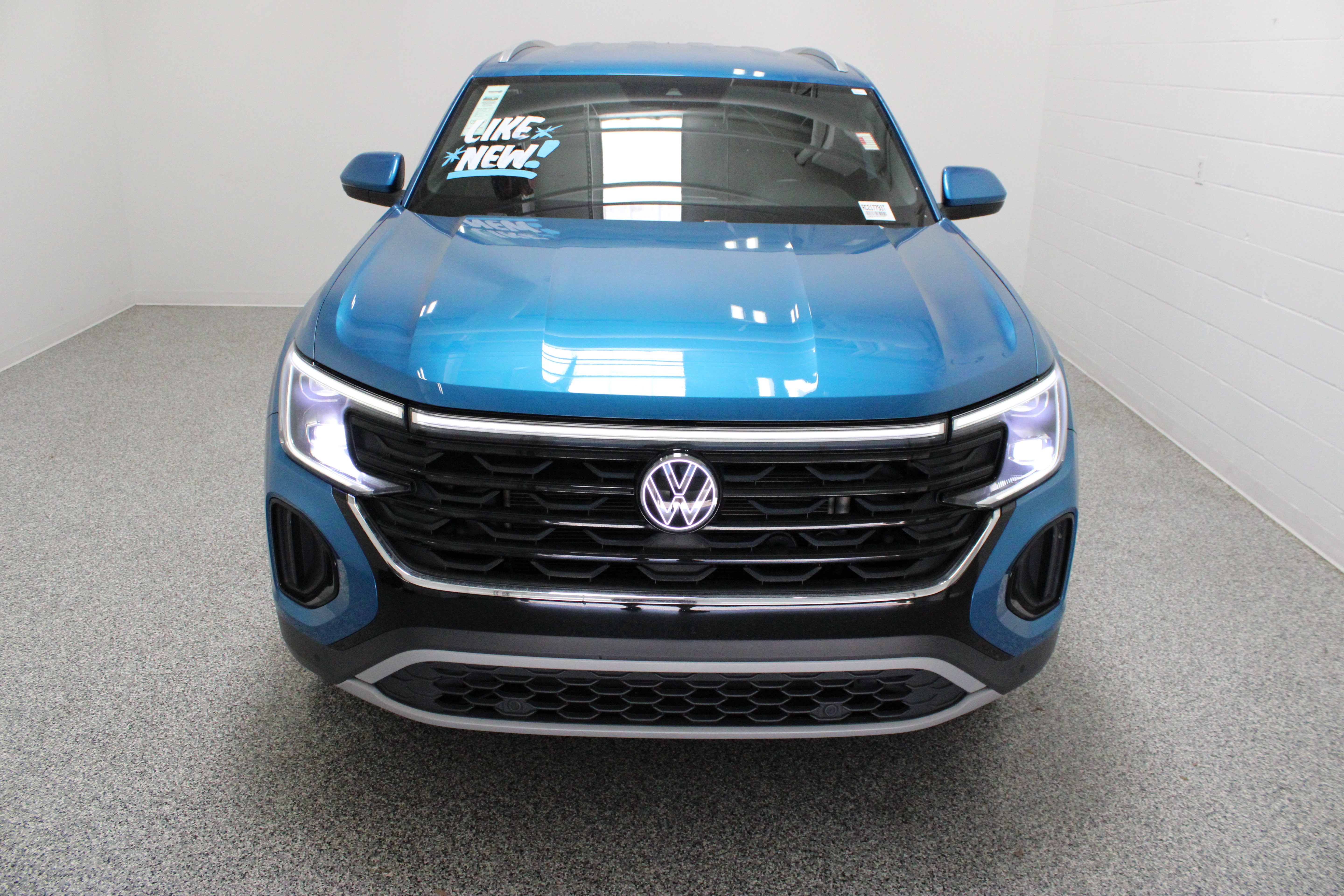 Used 2024 Volkswagen Atlas Cross Sport SE FWD image 3