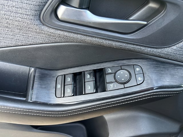 Used 2022 Nissan Rogue SV AWD/4WD image 12