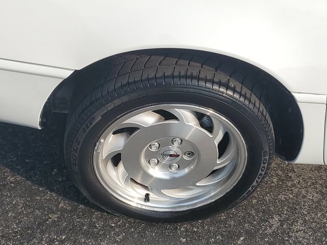Used 1996 Chevrolet Corvette Coupe RWD image 5