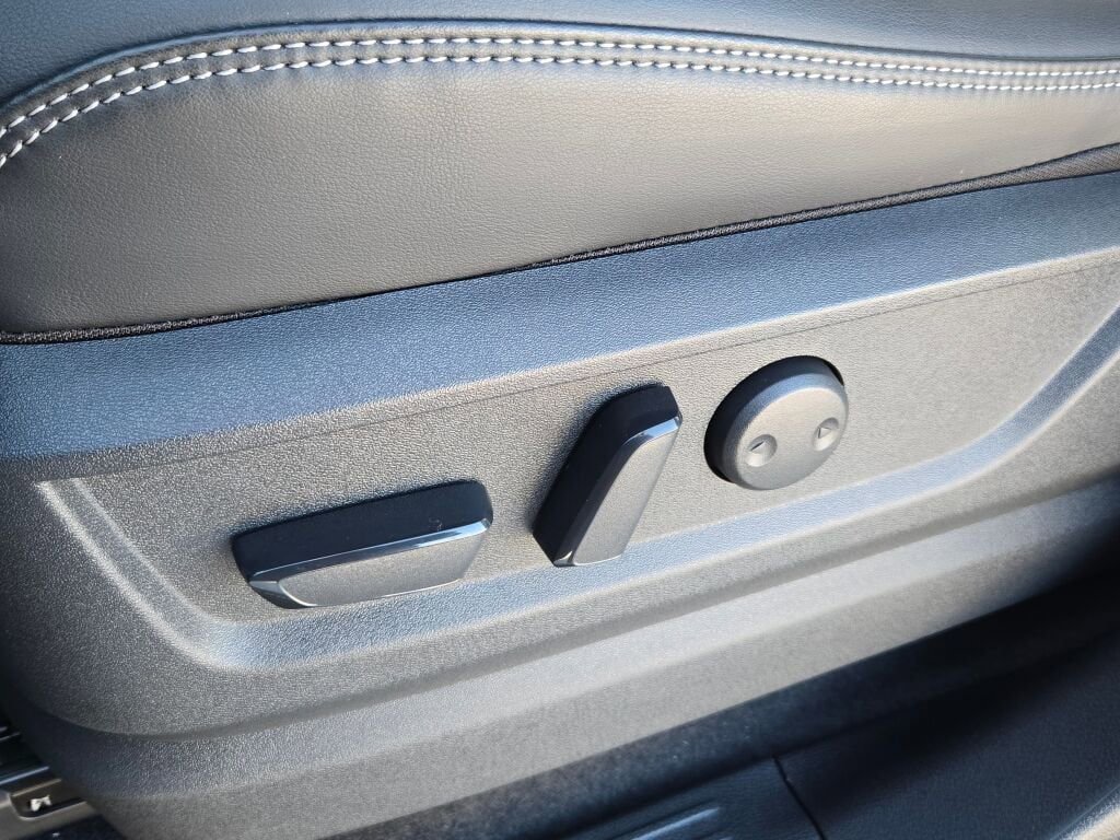 New 2026 Nissan Armada SL w/ Captain's Chari Seat Package image 25