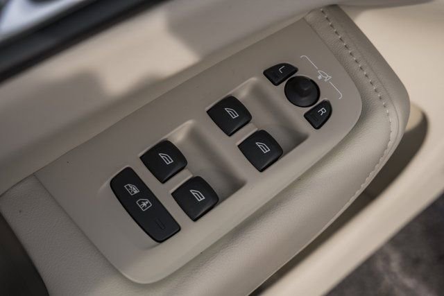 New 2026 Volvo XC60 B5 Ultra w/ Protection Package Premier image 40