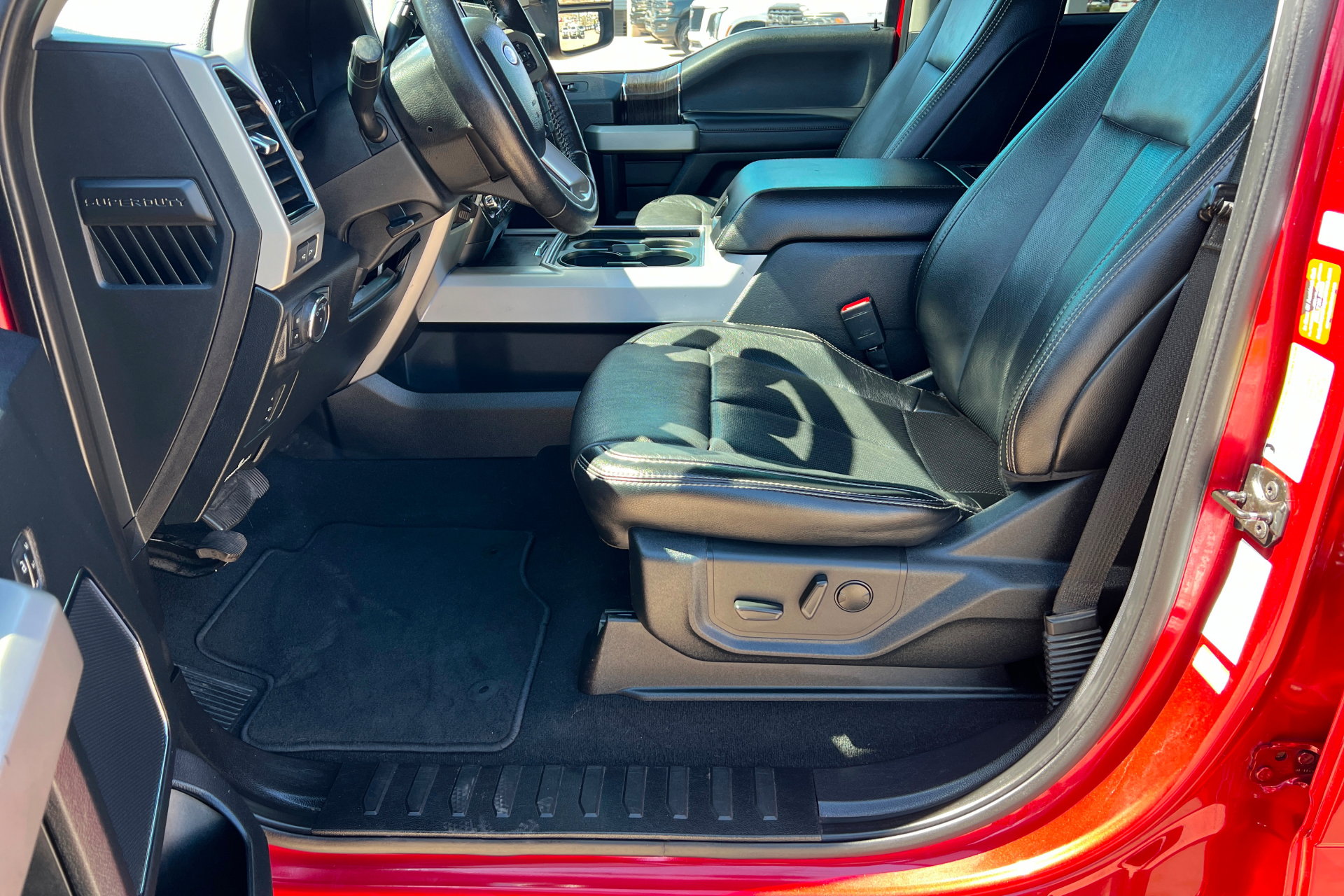 Used 2020 Ford F250 Lariat w/ Lariat Value Package AWD/4WD image 17