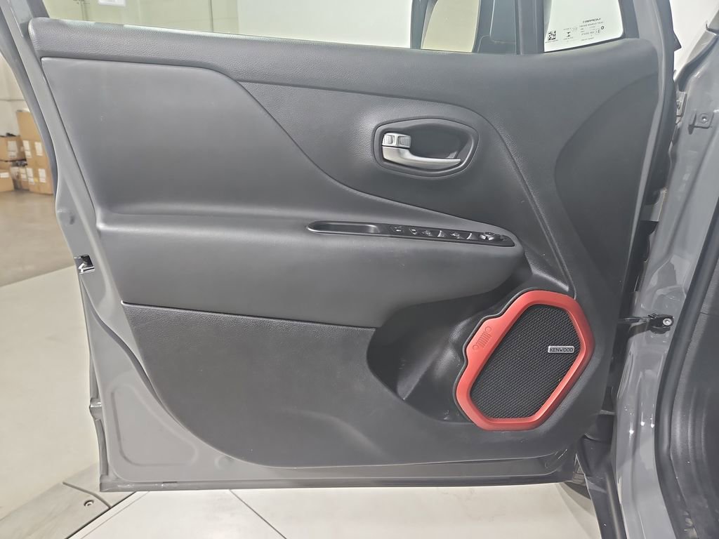 Used 2021 Jeep Renegade Trailhawk w/ Sun & Sound Group image 11